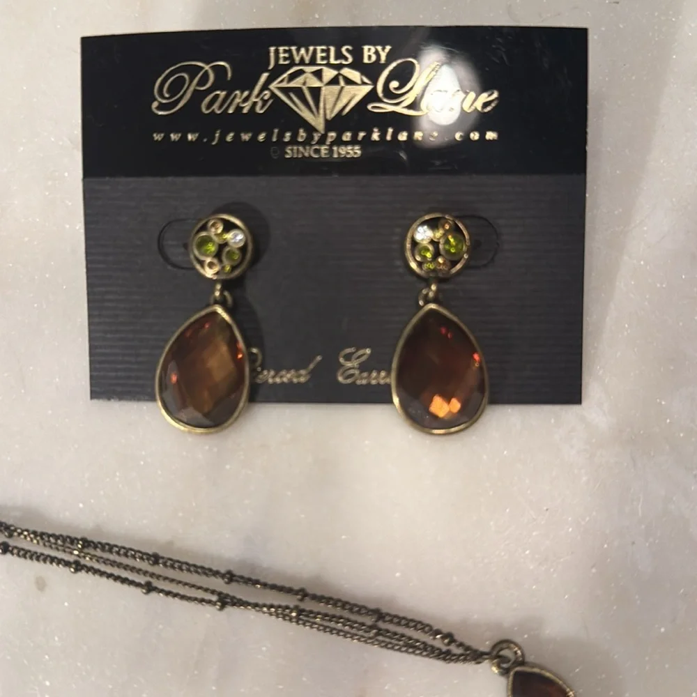 “Dublin” by Parklane Necklace and Earring Set - Picture 5 of 5